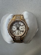 Uhr von Guess rosegold mit Glitzersteinen mit Tasche