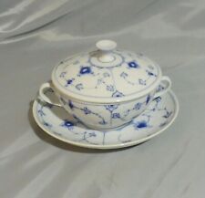 Bla Malet v. Bing & Gröndahl , Suppentasse mit Deckel und Untertasse