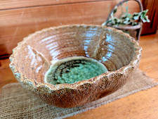 Japanische Studiokeramik Ikebana Schale Vase Suiban Topf grün Glasur Dreibein