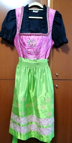 Dirndl super schön und - dirndl,,