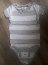 Baby Body Junge weiß-grau gestreift carter's für 9 Monate sehr guter Zustand