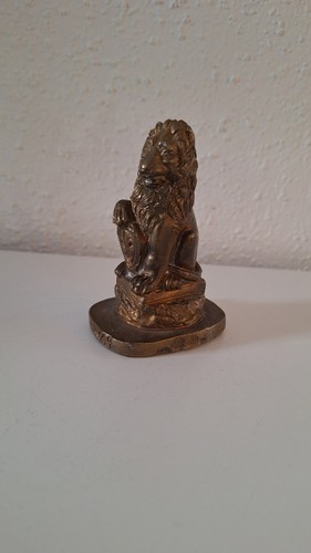 Schwerer löwe aus - schwerer,
