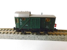 17) ARNOLD gut erhaltener Güterzugpackwagen für Spur "N" mit eleltr. Rücklicht