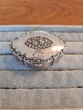 Antik Pillendose versilbert  Monogramm T und C, Rosenmuster, beulenfrei, 