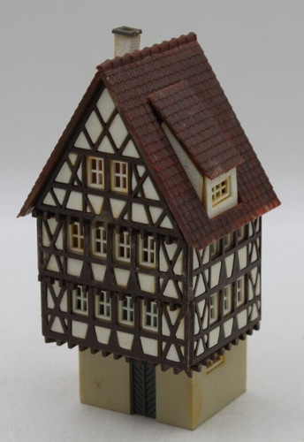 Kleines fachwerkhaus spur - spur, n
