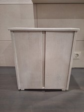 Vintage Puppenkleiderschrank