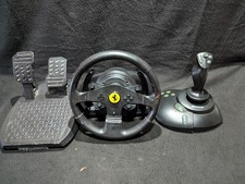 Thrustmaster-Rennlenkrad mit