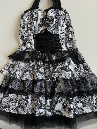 Hearts roses spooky skull - &,