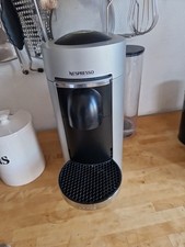Delonghi NESPRESSO Kapselmaschine Vertuo Plus Silber Chrom Kaffeemaschine