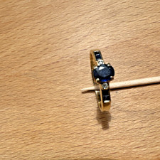 Saphirring mit Saphiren