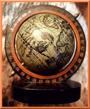 Dekorativer kleiner Globus aus Holz | Stabil | Mit antiker Karte | Vintage-Style