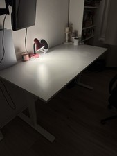 Verstellbarer Schreibtisch von