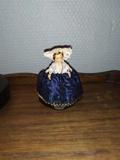 Alte winzige Puppe-Petit