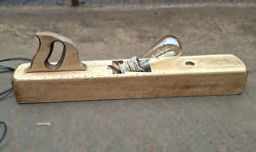 Hobel lampe aus holz - hobel-lampe,