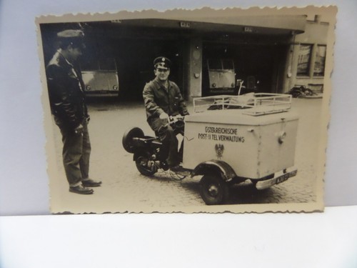 Altes foto oldtimer - sw, dreirad