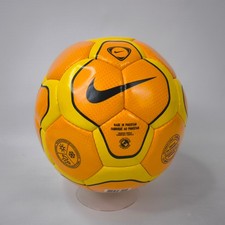 Nike Fußball orange etwa aus