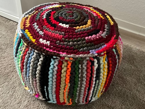 Sitzpouf-gestrickter