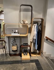 Massimo Dutti Designerregal aus gebogenem Schichtholz Skulptural, minimalistisch
