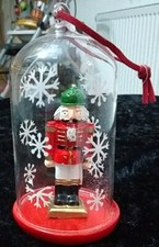 Nussknacker in Glasglocke 12,5