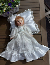 Oncrown Collection "Baby Laura" by Mark Jones Taufe Porzellanpuppe Künstlerpupp