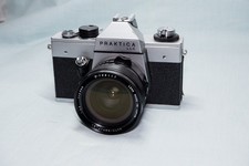Pentacon Praktica LLC mit Objektiv und Original DDR Blitzgerät