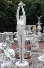 Steinfigur "Frau mit Fontaine"