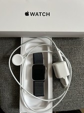 Apple Watch SE mit blauem