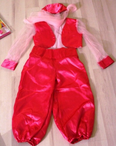 Hübsche rosa bauchtänzerin - hübsche,
