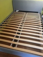 Verkaufe Ein IKEA SLATTUM Bettgestell für Matratzengröße 140x200 CM in Hellgrau