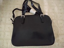 Schwarze glänzende Damenhandtasche mit Riemen und 2 Henkel Daniel Ray