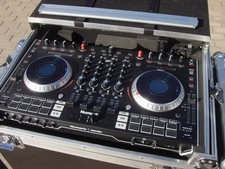 Numark NS6II - 4-Kanal DJ Controller - Serato - und Case „Top Zustand“