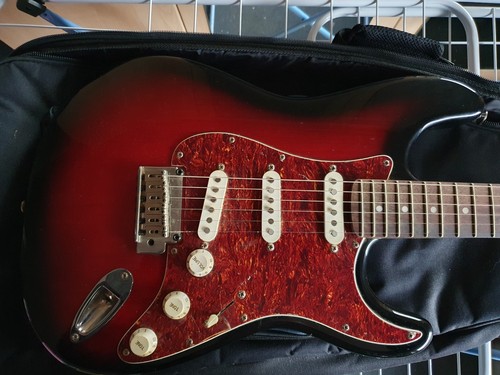 Squier stratocaster standard - squier,