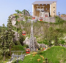 Brawa H0 6342 - Hahnenkammbahn Seilbahn (mit 8 Gondeln) 1:87   Bausatz  Neuware