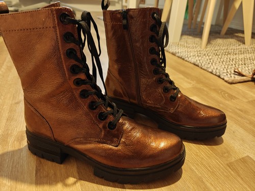 Glänzende lackleder boots - glänzende,