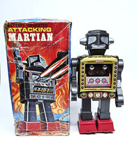 Vintage ATTACKING MARTIAN ROBOT Horikawa early 70s Japan BO 9in works verry fine