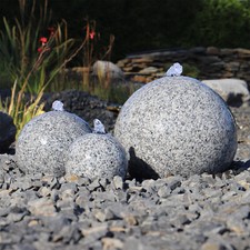 Gartenbrunnen mit 3 polierten Granit Kugeln Springbrunnen Granitbrunnen mit LED