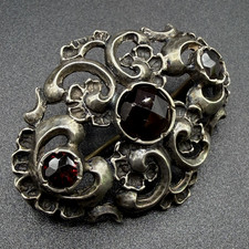Granat silber brosche verziert - granat,