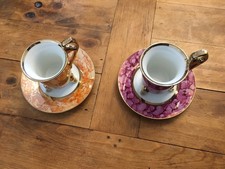Set aus je 2 Espressotassen mit Füßchen und Untertassen, wie neu