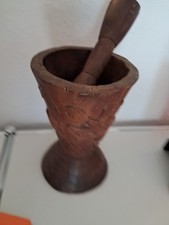 Handgeschnitzter Mörser aus Holz