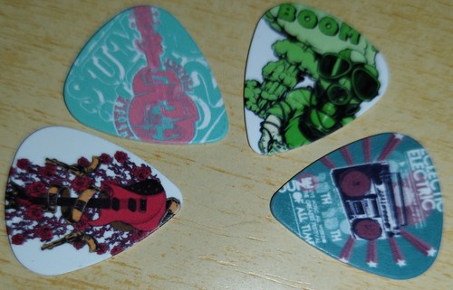Vier gitarrenplektren 00mm - vier,