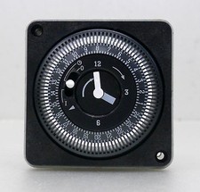 Schaltuhr  für MIL/1QRTuZH