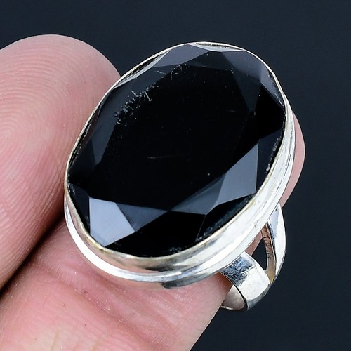 Schwarzer spinell edelstein - schwarzer,