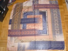 Halstuch m. geometrischem Muster v. Sinem , ca. 97 x 96 cm.