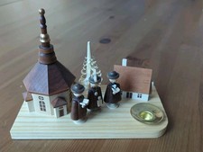 DREGENO 204/143 Kerzenhalter mit Seiffener Kirche, Haus und Kurrende - wie neu