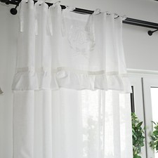 Mathilde weiß bestickt