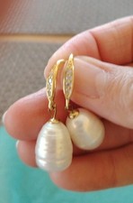Hübsche Goldene Ohrringe mit Süßwasserperlen, Barockperlen