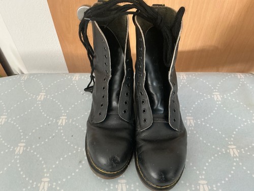 Martens loch mit - dr.martens,