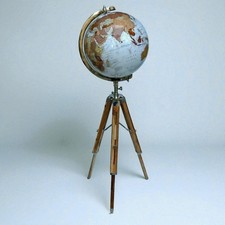 Großer Boden Welt Globus auf