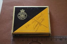 eine alte Zigarettenschachtel-