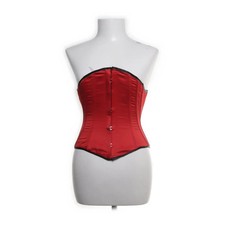 Revanche de la Femme, Korsett